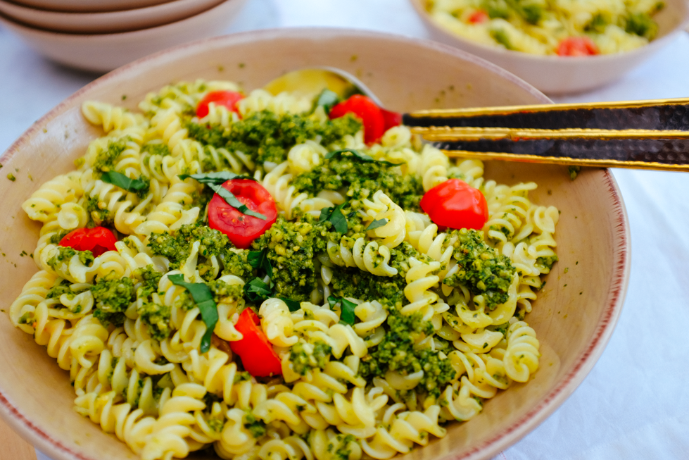 4-pesto-pasta-alt-angle-r