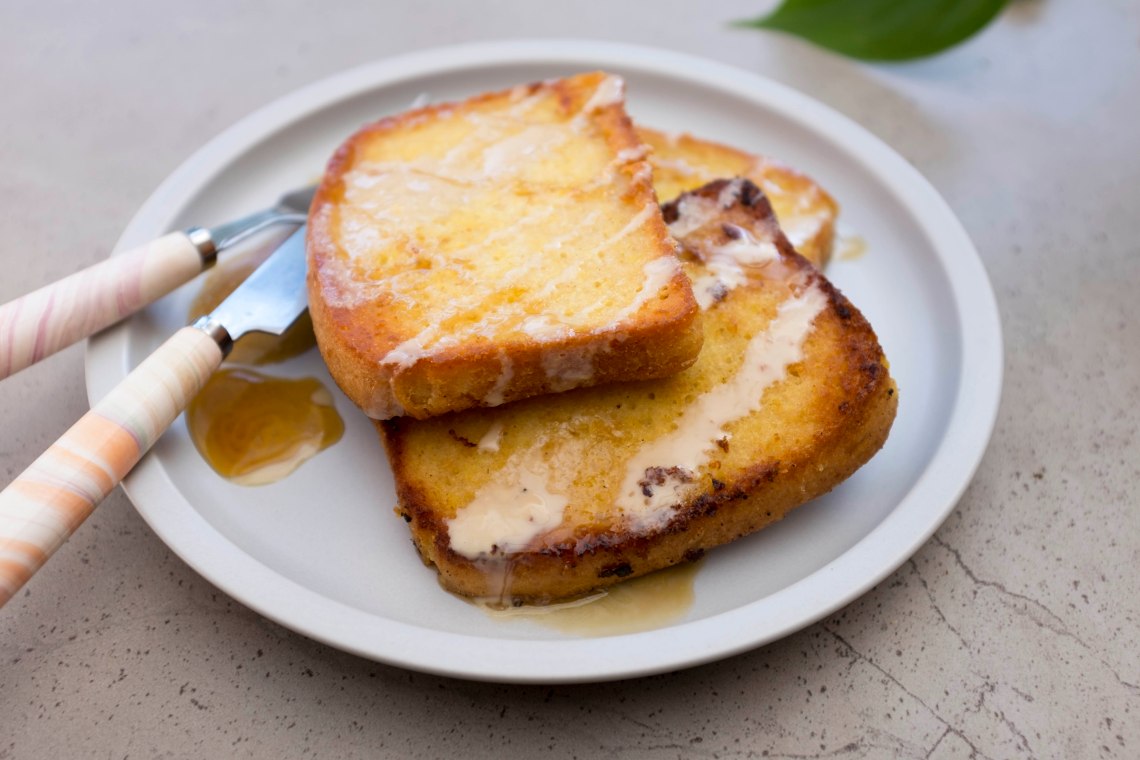 French toast served close r